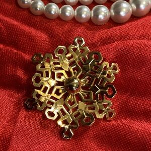 Vintage Lisner Gold Snowflake Brooch